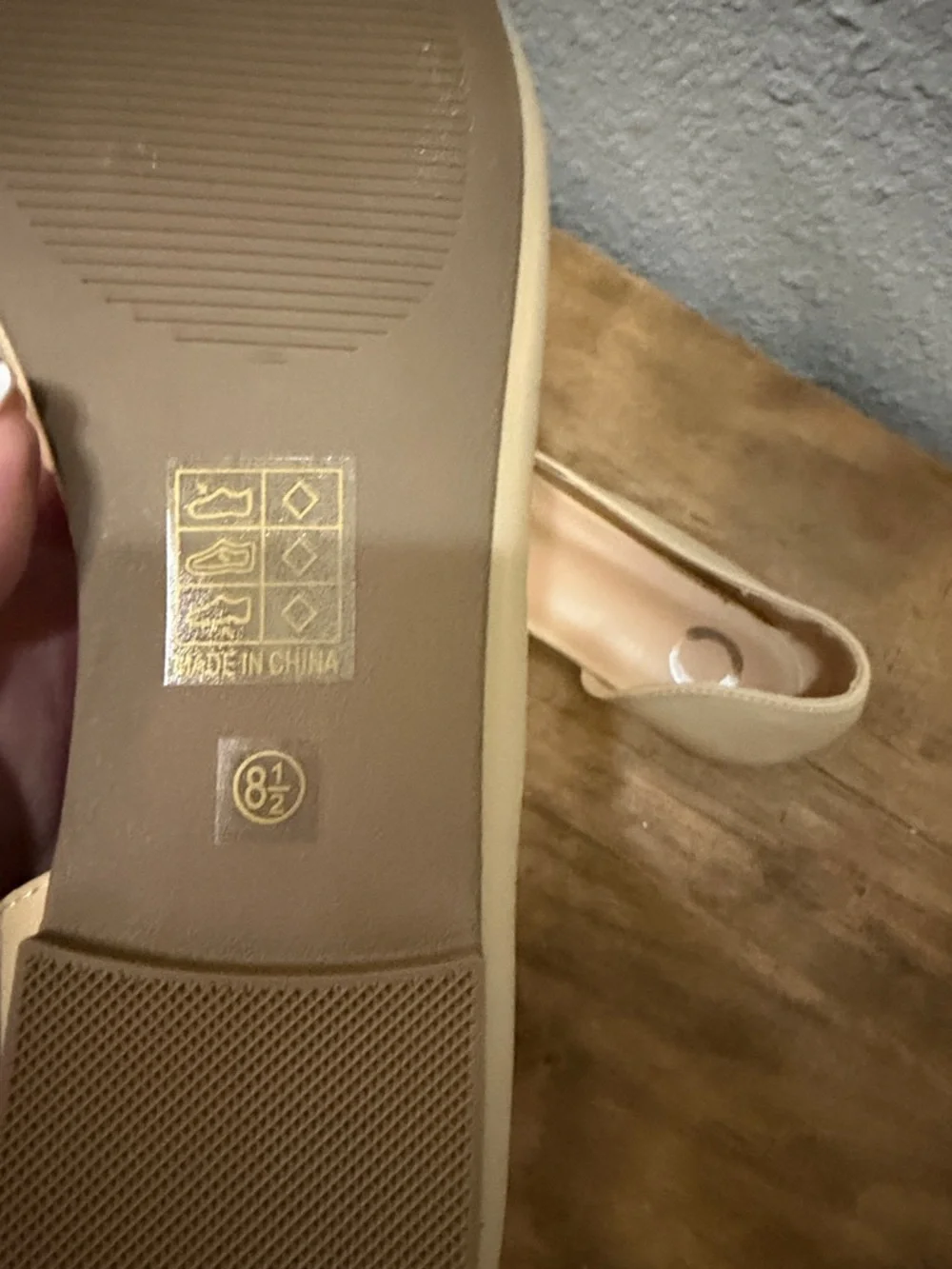 Pointed Toe Women's Flats in Beige size 8.5